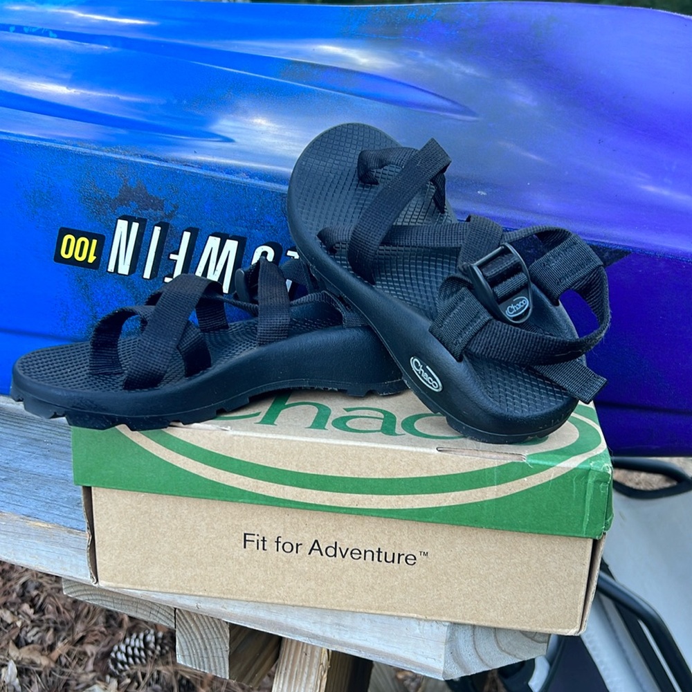 New In Box Womens Chaco Z2 Sandals Single Toe Strap